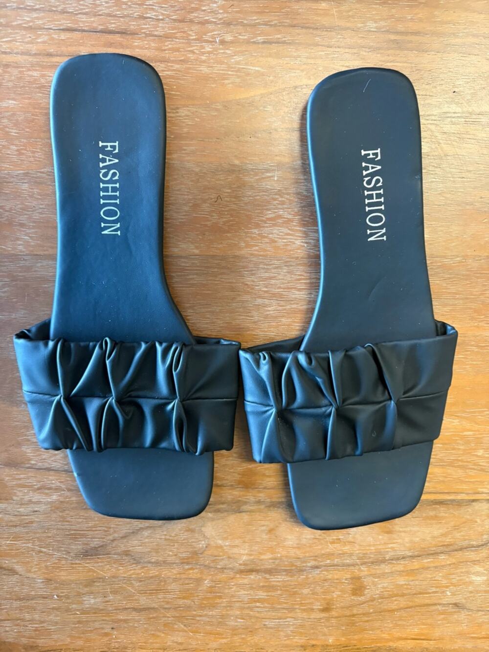 NWOT Women’s Black Ruched Slide Sandals Size 42 / US 10–10.5